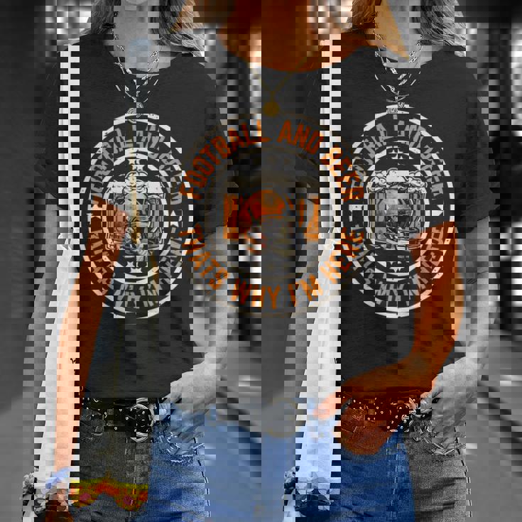 フットボールとビール、それが私がここにいる理由です アメリカンフットボール Tシャツ 彼女への贈り物