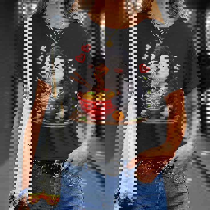 ペンギン食べる ラーメン 麺 ペンギン 男の子 女の子 キッズ 大人 Tシャツ 彼女への贈り物