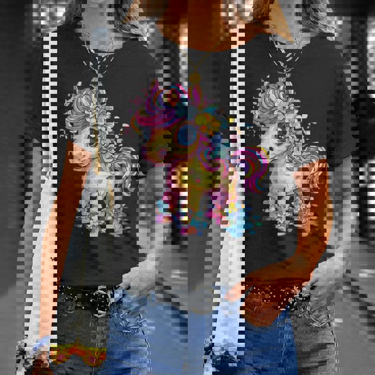 レインボーフラワーマジックのかわいいポニー。 Tシャツ 彼女への贈り物