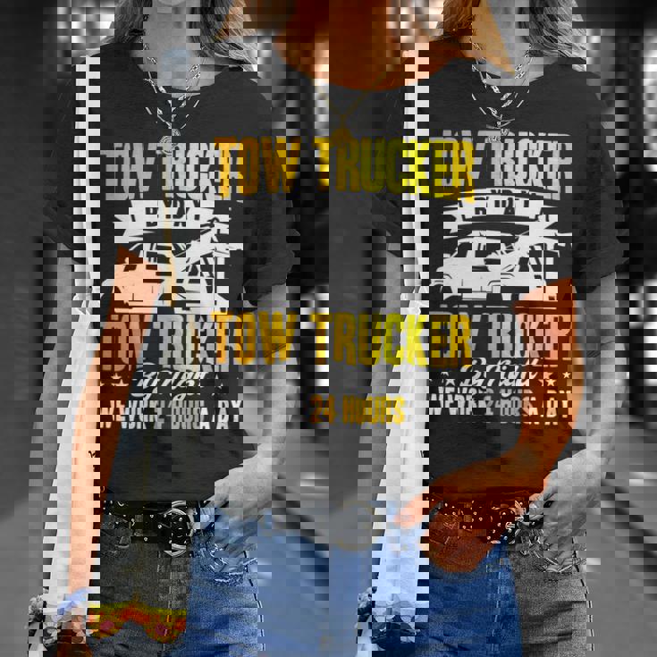 レッカートライバー レッカーは1日24時間作業します。 長袖tシャツ Tシャツ 彼女への贈り物