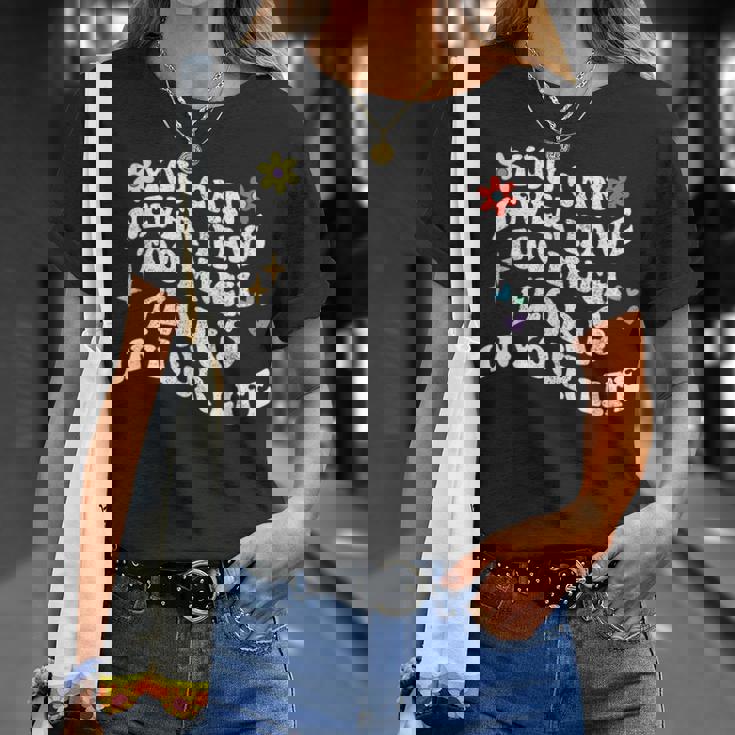 レトログルーヴィー。人生でフローリスが多すぎることはありません。 Tシャツ 彼女への贈り物