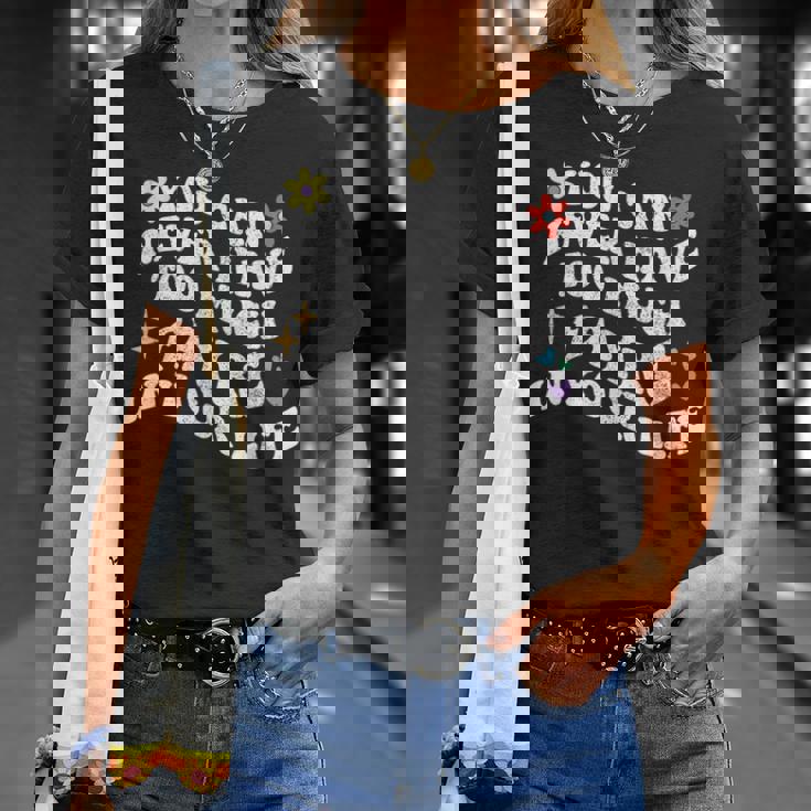 レトログルーヴィー。人生においてあまりにも多くのフェールを持つことはできません。 Tシャツ 彼女への贈り物