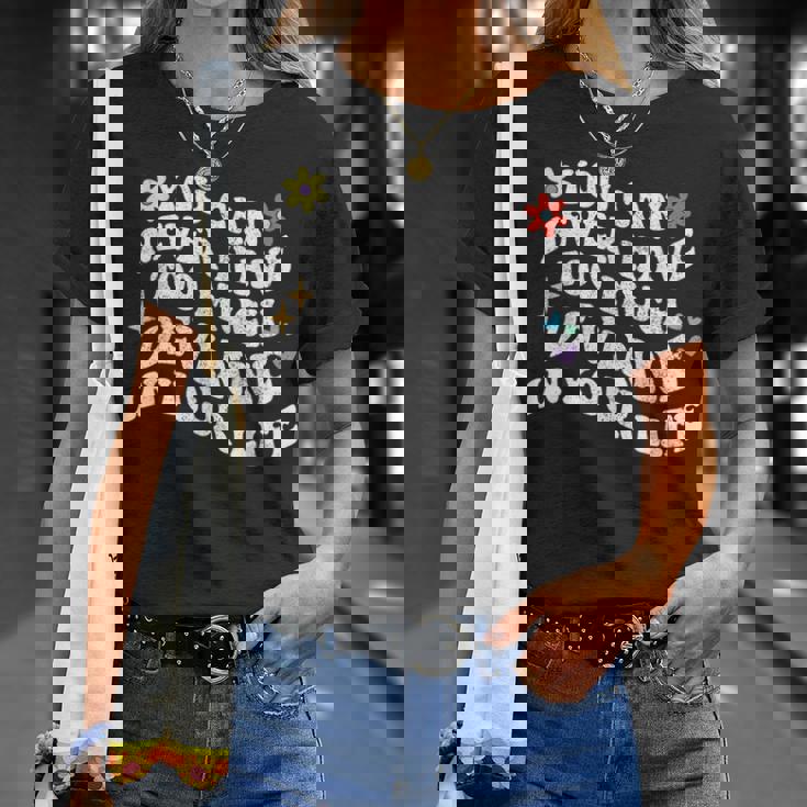 レトログルーヴィーなあなたは、決してあなたの中にあまりにも多くのデヴィンを持つことはできません Tシャツ 彼女への贈り物