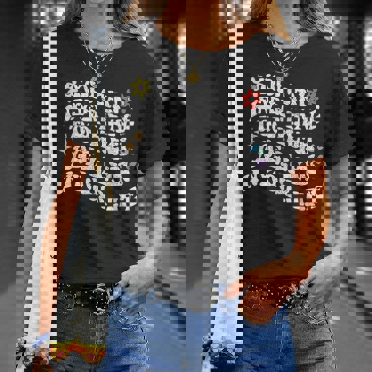 レトログルーヴィーなジョエリンをあなたの中に持ちすぎることは決してありません。 Tシャツ 彼女への贈り物