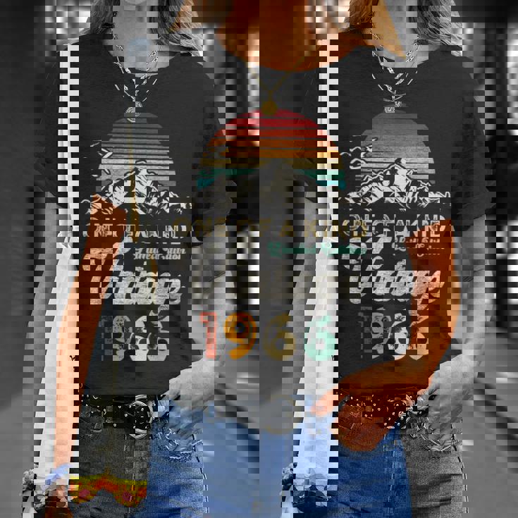 ヴィンテージ 1966 誕生日 60年 マウンテン レトロ Tシャツ 彼女への贈り物