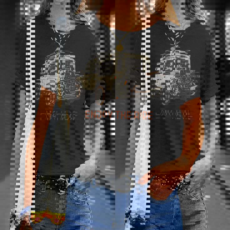 ヴィンテージ オフロード アドベンチャー ロードトリップ バイク イラストレーション Tシャツ 彼女への贈り物