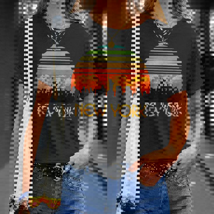 ヴィンテージ レトロ サンセット ダウンタウン ニューヨーク スカイライン Tシャツ 彼女への贈り物