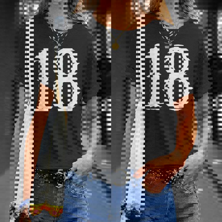 数字 18 インチ 白 大 太字 アメリカ 西部 スタイル フォント Tシャツ 彼女への贈り物