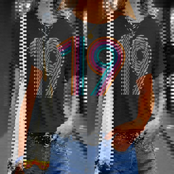 数字 19 19周年記念 19歳の誕生日 Tシャツ 彼女への贈り物