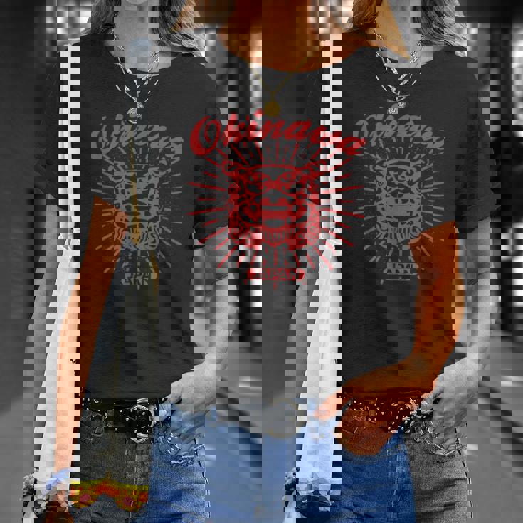 沖縄 那覇 伝統 シーサー ガーディアン ライオン 日本神話 Tシャツ 彼女への贈り物