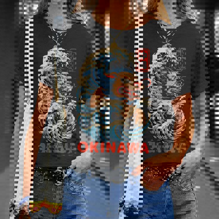 沖縄シーサー 日本漢字 ライオン レトロ アニメ 日本 お土産 Tシャツ 彼女への贈り物