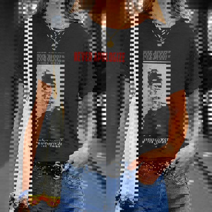 独裁者キム・ジョンウン・ティーは自分らしくいることを決して謝らない Tシャツ 彼女への贈り物