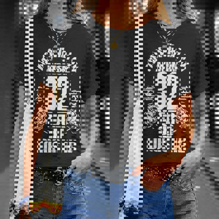 男性、女性、32歳の誕生日への32歳の誕生日プレゼント Tシャツ 彼女への贈り物