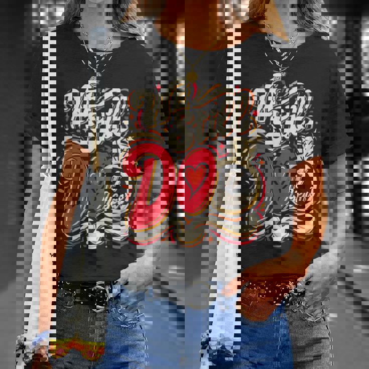 私たちはまだ17歳面白いカップル結婚17周年を迎えます Tシャツ 彼女への贈り物