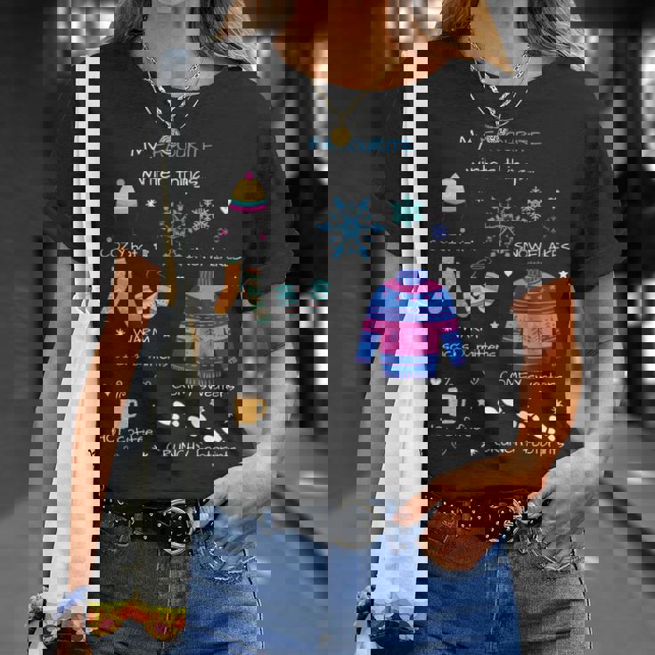 私のお気に入りの冬のものは、居心地の良い帽子、雪の結晶、ホットコーヒーです。 長袖tシャツ Tシャツ 彼女への贈り物