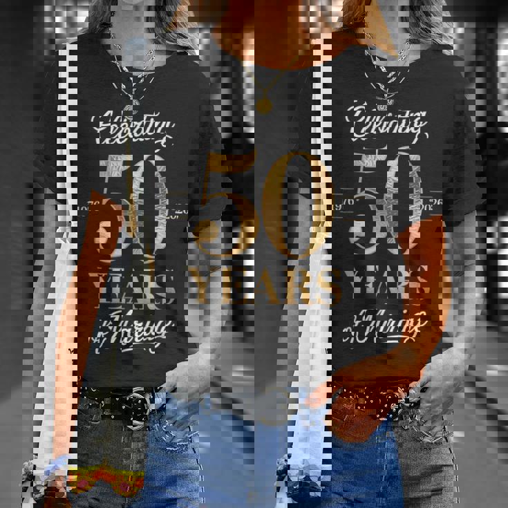 結婚 50 周年を祝う 1976 年 2026 年のゴールデン デザイン Tシャツ 彼女への贈り物