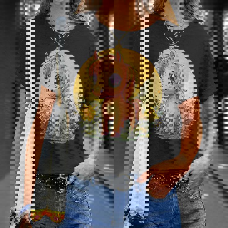 花畑に大きな目を持つかわいいポニー Tシャツ 彼女への贈り物