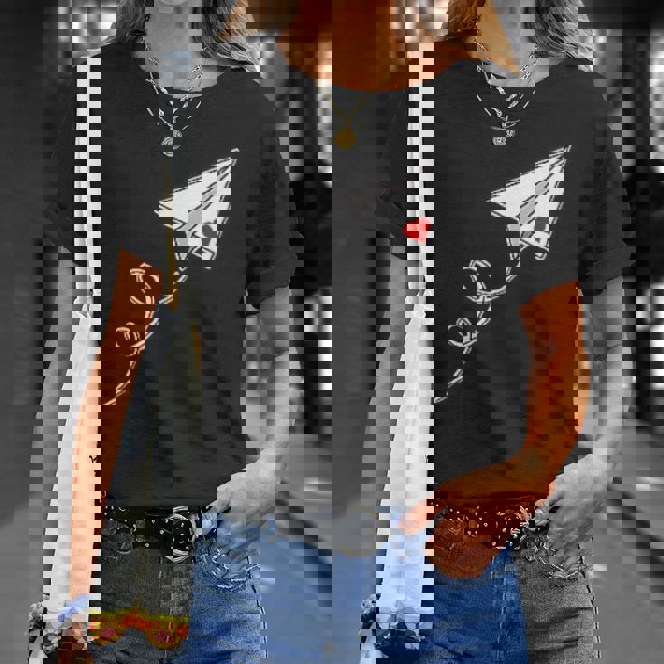 赤いハートの紙飛行機、紙飛行機のメッセージ Tシャツ 彼女への贈り物