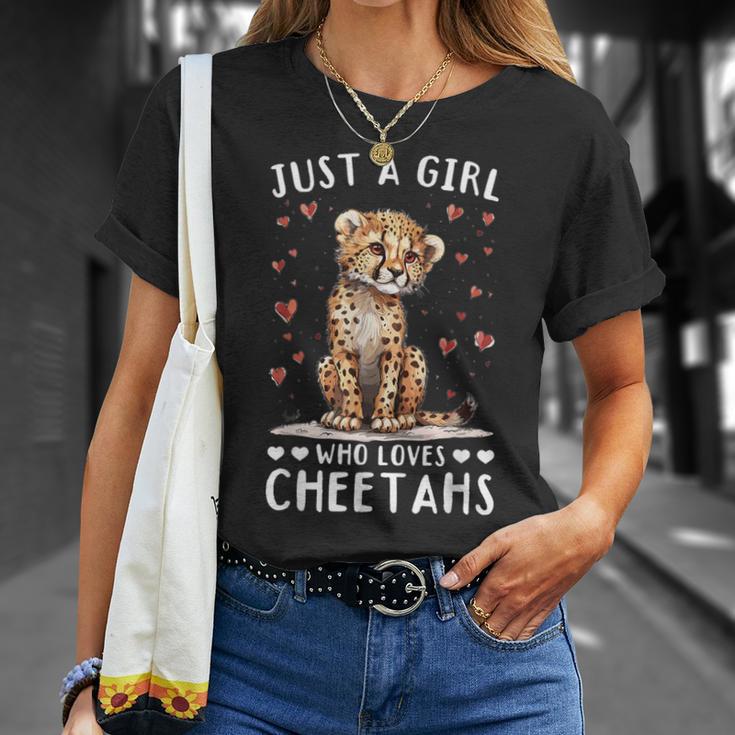 面白いチーターアニマル。チーターが大好きな女の子だけ。 Tシャツ 彼女への贈り物