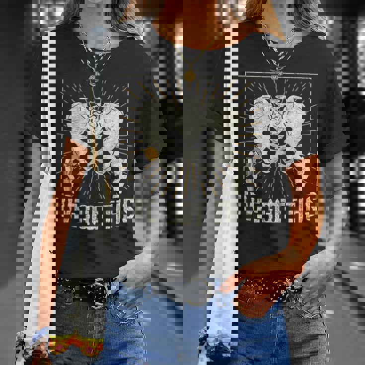 骨折した人工股関節置換手術で回復しました Tシャツ 彼女への贈り物