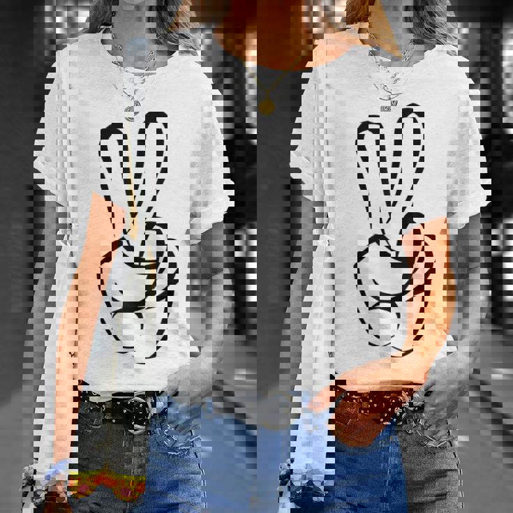 2本指 ピースサイン キュート ビクトリー ハンド ジェスチャー ピースシンボル Tシャツ 彼女への贈り物