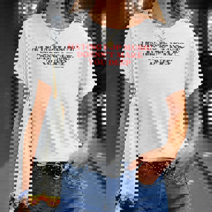 Hating Pop Music Doesn't Make You Deep Y2k Aesthetic Tシャツ 彼女への贈り物