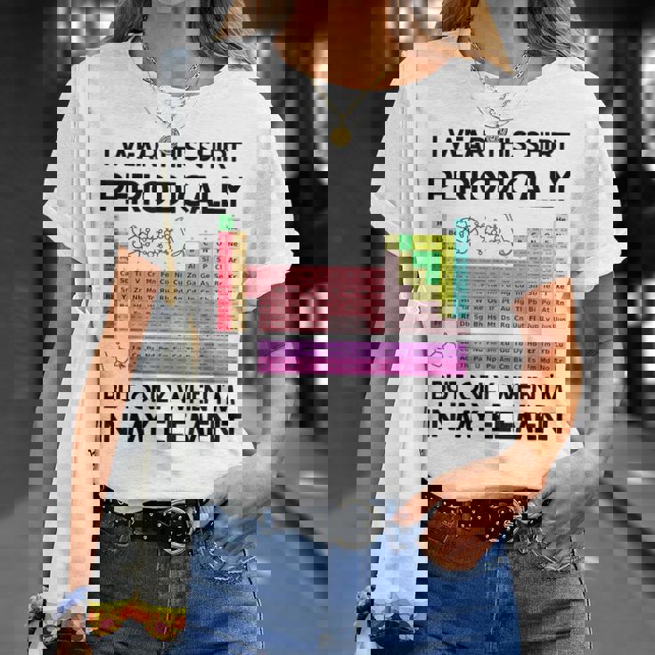 Juego De Palabras De Química Divertido Con Tabla Periódica Camiseta unisex Regalos para ella