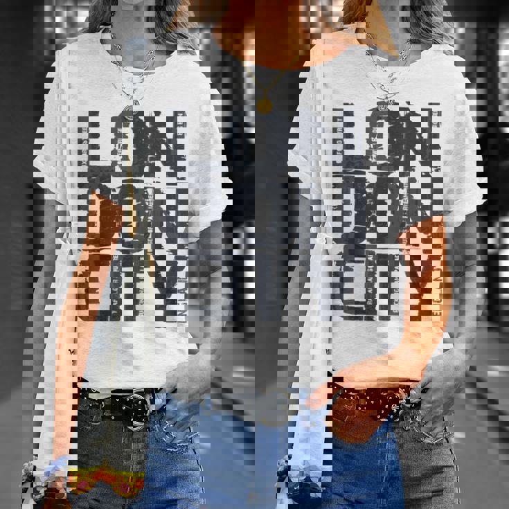 I Love London、クールでレトロなロンドンのファッショングラフィックデザイン。 Tシャツ 彼女への贈り物