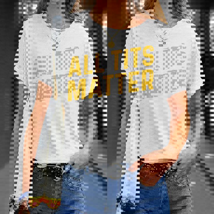 すべてのおっぱいは重要 Tシャツ 彼女への贈り物