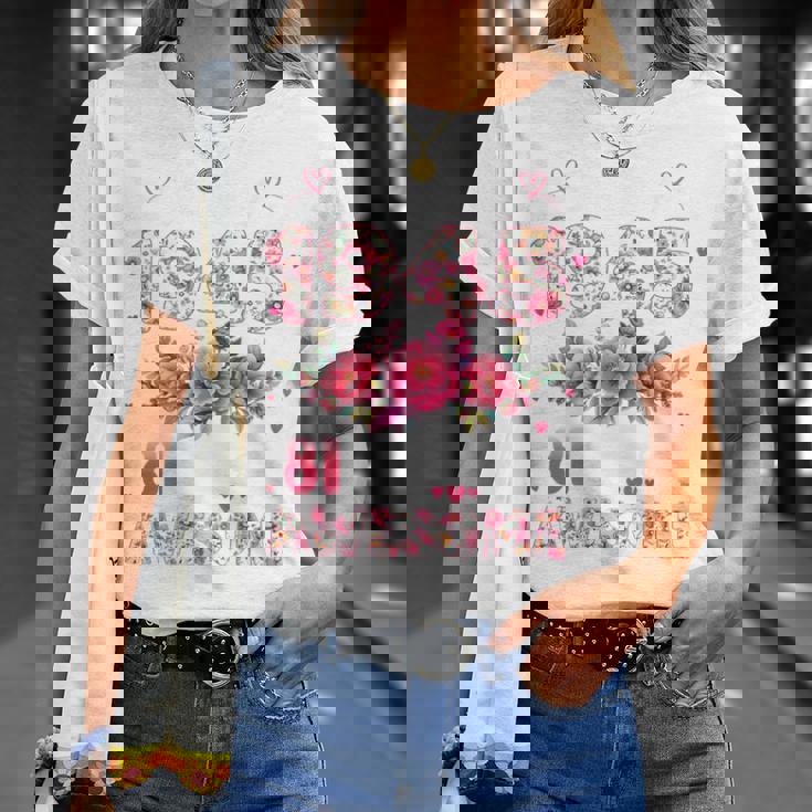 オンバック 81歳 1945年3月 花柄 81歳の誕生日 Tシャツ 彼女への贈り物