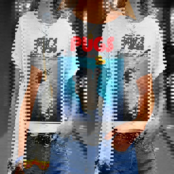 ニューヨーク港でゴム製のアヒルのおもちゃで遊ぶかわいいパグ犬 長袖tシャツ Tシャツ 彼女への贈り物