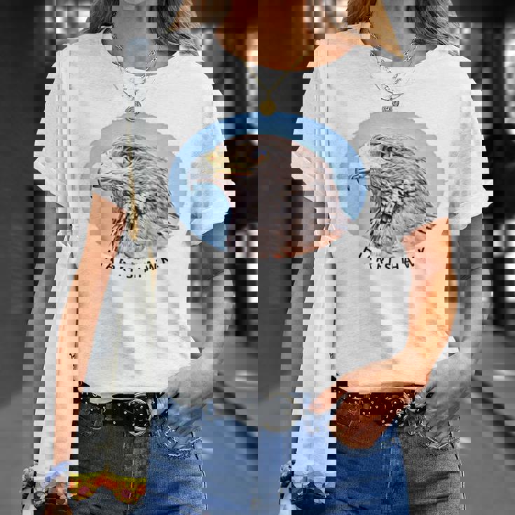 ハリスホークはベイウィングダスキーまたはウルフホークスとも呼ばれています。 Tシャツ 彼女への贈り物