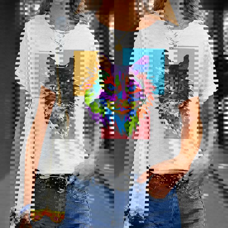 ペイントされた猫の顔 カラフル レインボー アートデザイン ギフトに最適 Tシャツ 彼女への贈り物