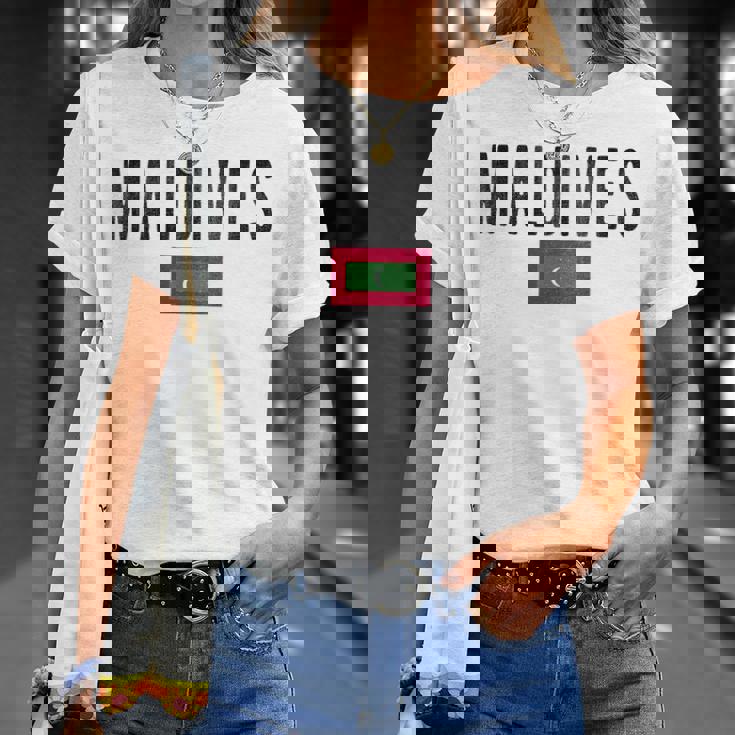 モルディブ国旗-お土産モルディブ。 Tシャツ 彼女への贈り物