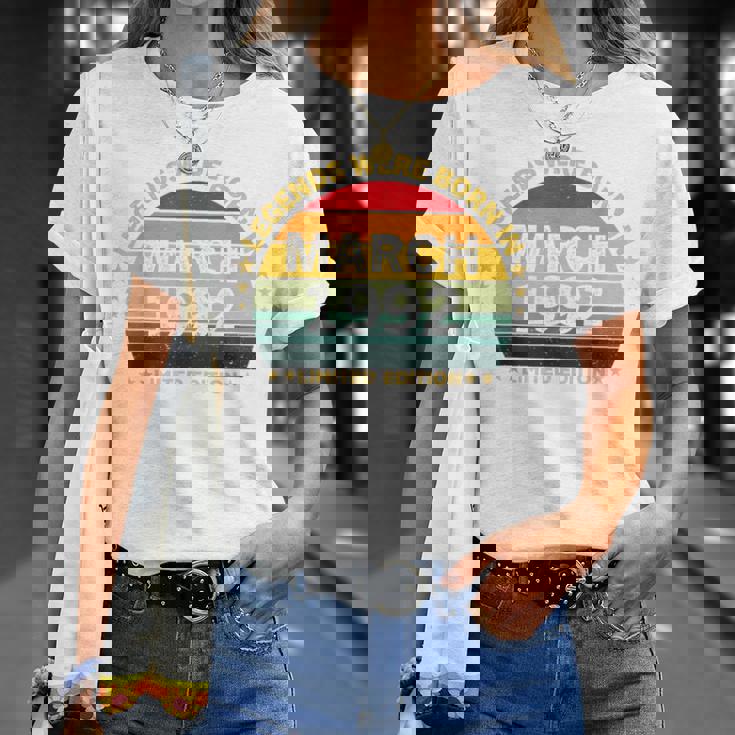 伝説は1992年3月に誕生した 34歳の誕生日 Tシャツ 彼女への贈り物