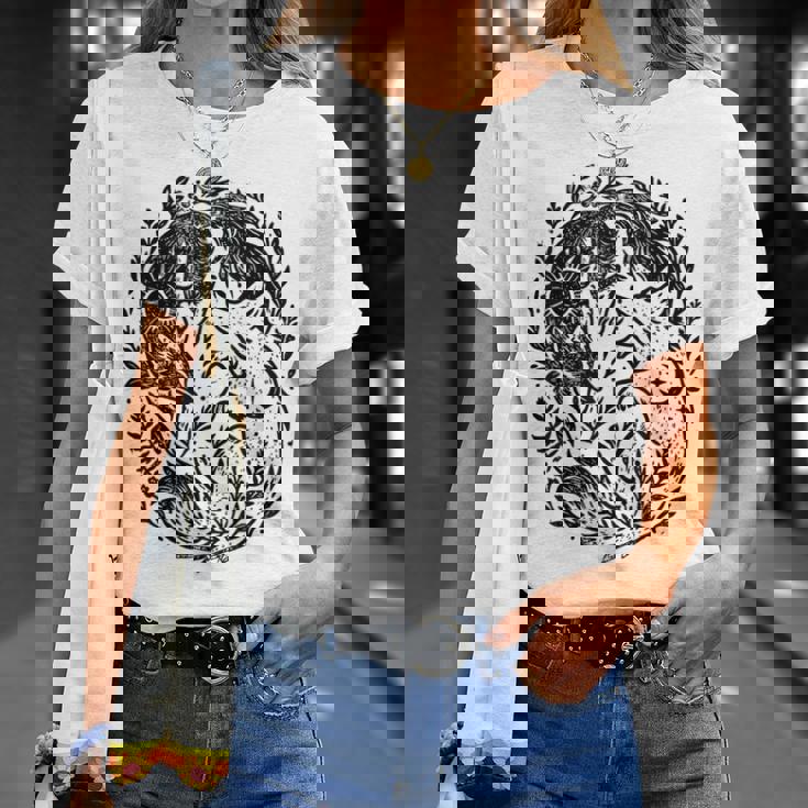 天の陰陽狐 太陽と月 ボーホーウッドランドアート Tシャツ 彼女への贈り物