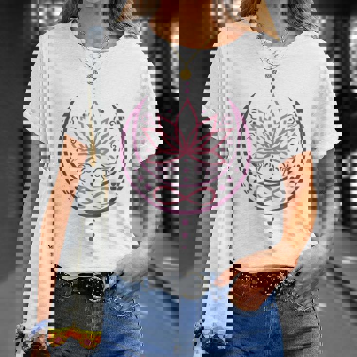 月と無限のシンボルの蓮 ヨガと禅 蓮の花 Tシャツ 彼女への贈り物