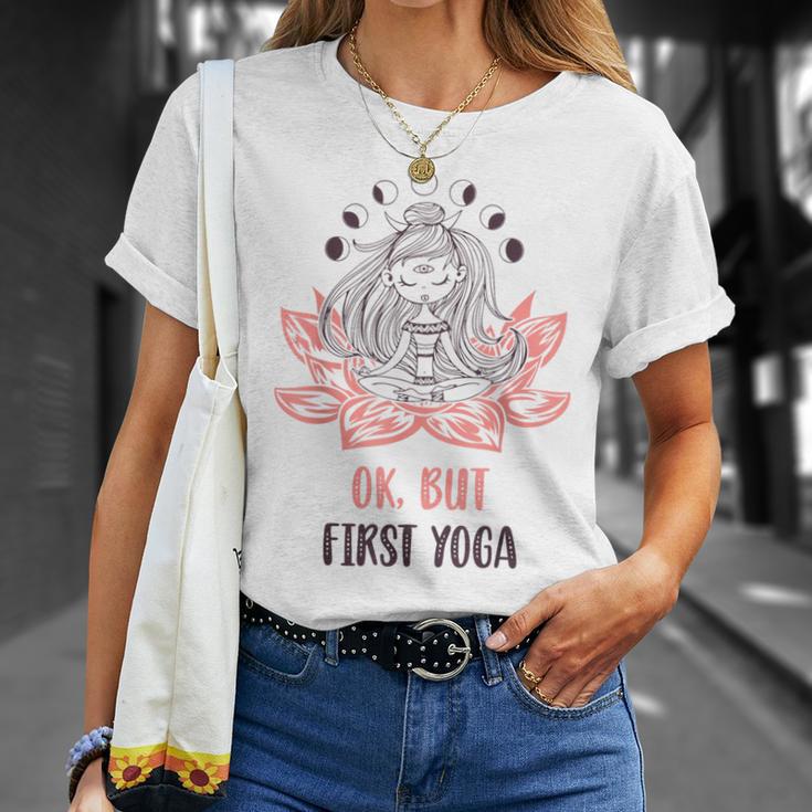 蓮の花 ハタ ヴィンヤサ アクロ ヨガ スピリチュアル デコレーション 月 Tシャツ 彼女への贈り物