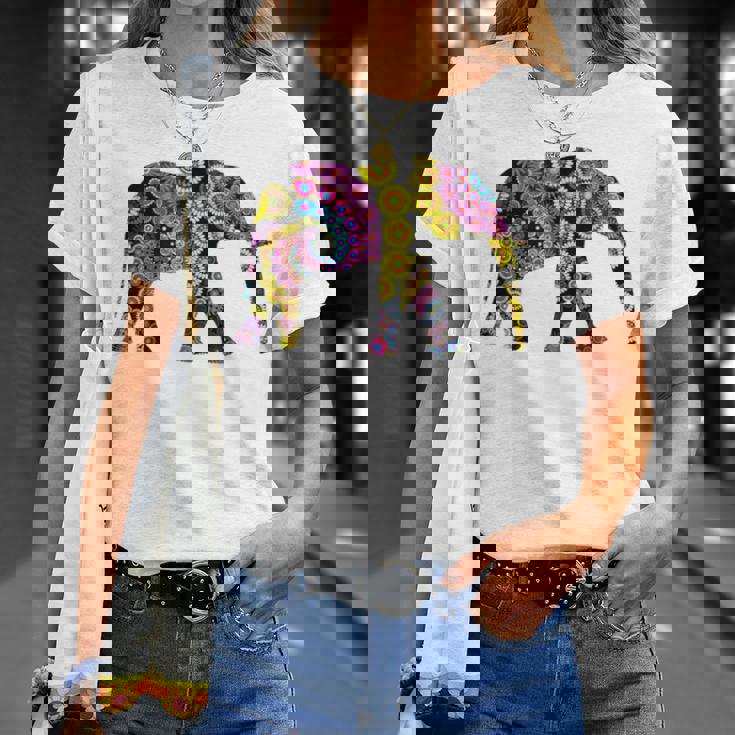 象のシルエット、かわいいボヘミアンデザイン。 Tシャツ 彼女への贈り物