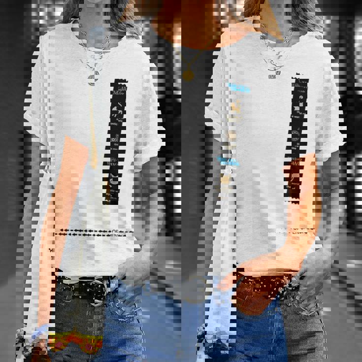 黒猫のウィズ 段ボールとウィズ C Tシャツ 彼女への贈り物