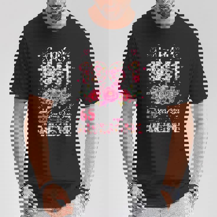 65歳 1961年4月 花柄 65歳 誕生日 男性 女性 Tシャツ 面白い贈り物