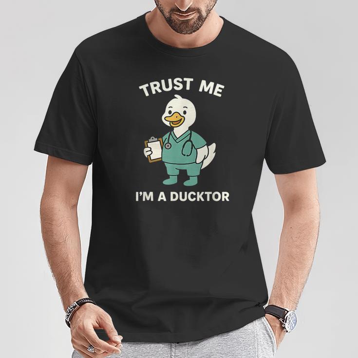 Trust Me I'm A Ducktor メディカルしゃれクワック ダックドクター Tシャツ 面白い贈り物