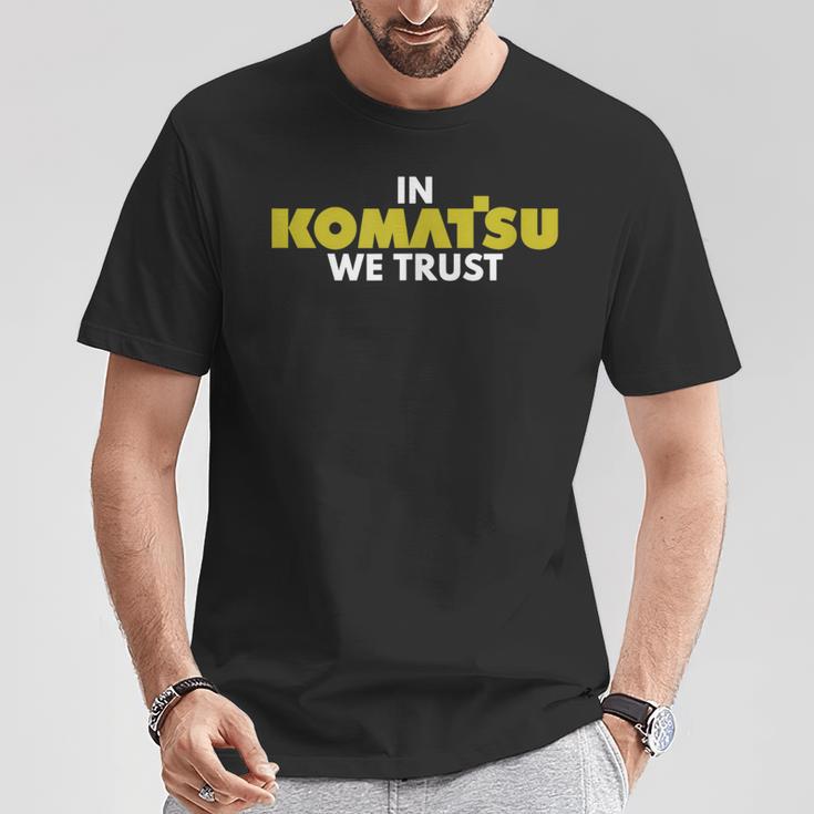 In Komatsu We Trust Dozer ブルドーザー キルドーザー トリビュート Tシャツ 面白い贈り物