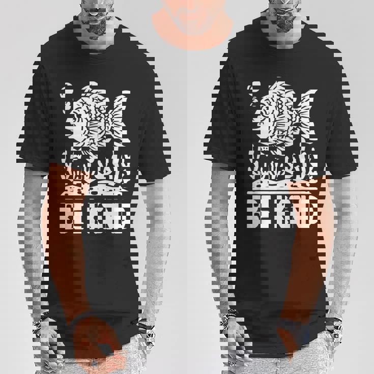 Be Kind Fish 学校教師の初日おめでとう Tシャツ 面白い贈り物