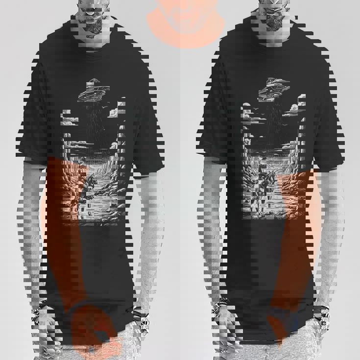 Lone Cowboy Watching Ufo 空飛ぶ円盤 キャニオン Tシャツ 面白い贈り物