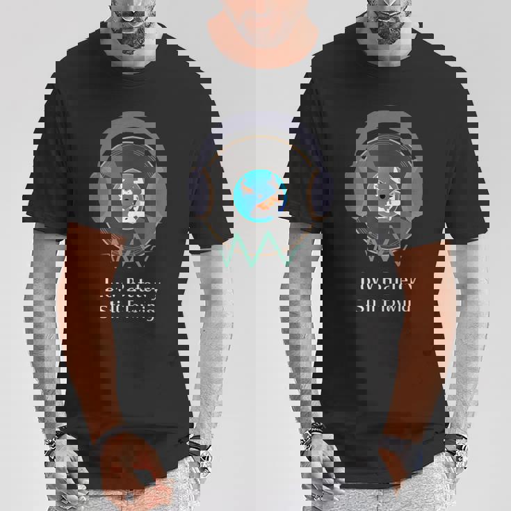 Low Batterytill Flowing 錦鯉 音楽 ヘッドホン 和風 低電力 共感 デザイン Tシャツ 面白い贈り物