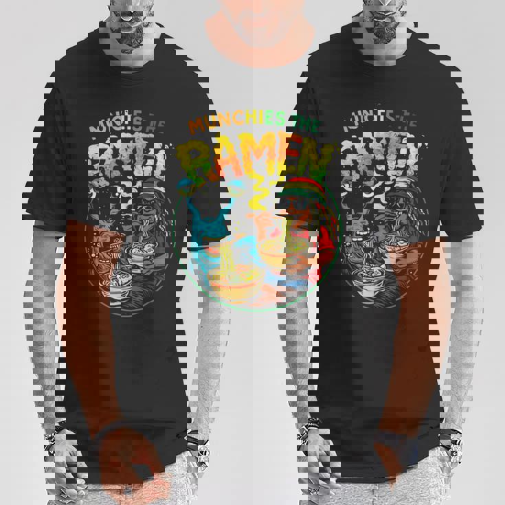 Munchies ラーメンを食べるエイリアン ドレッドヘアアート Tシャツ 面白い贈り物