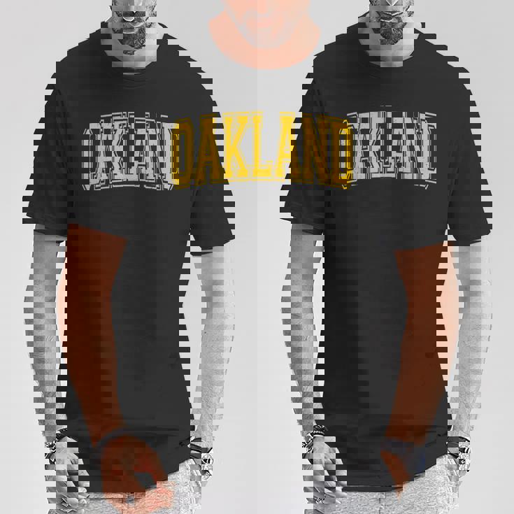 Oaklandarsityports アスレチックジャージスタイル Tシャツ 面白い贈り物