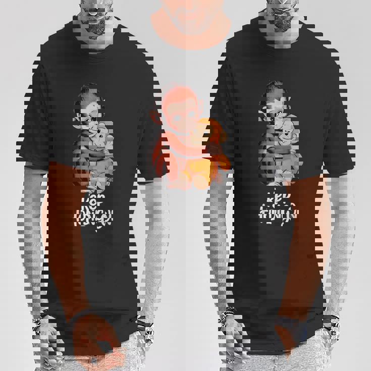 Punch Keep Holding On Cute Baby Monkey グラフィック Tシャツ 面白い贈り物