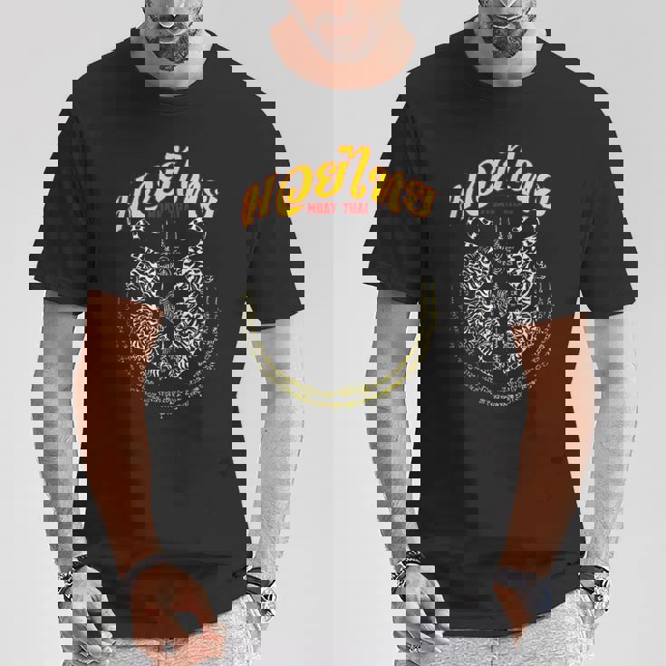 Suea Kooak Yant Thai Kickboxing Twin Tiger Muay Thai Tシャツ 面白い贈り物